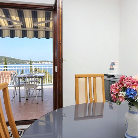 Family Friendly Seaside Apartments Razanj, Rogoznica - 10373 객실 사진
