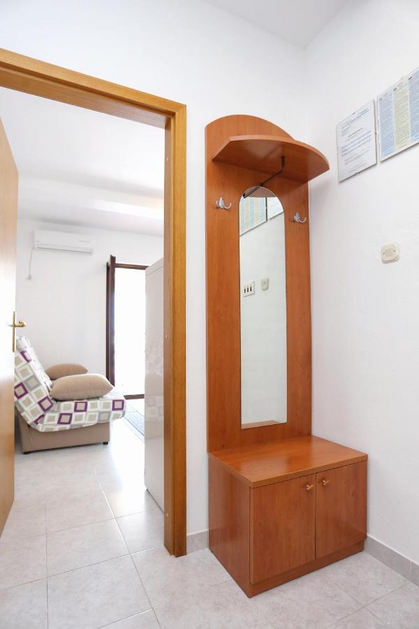 Family Friendly Seaside Apartments Razanj, Rogoznica - 10373 외부 사진