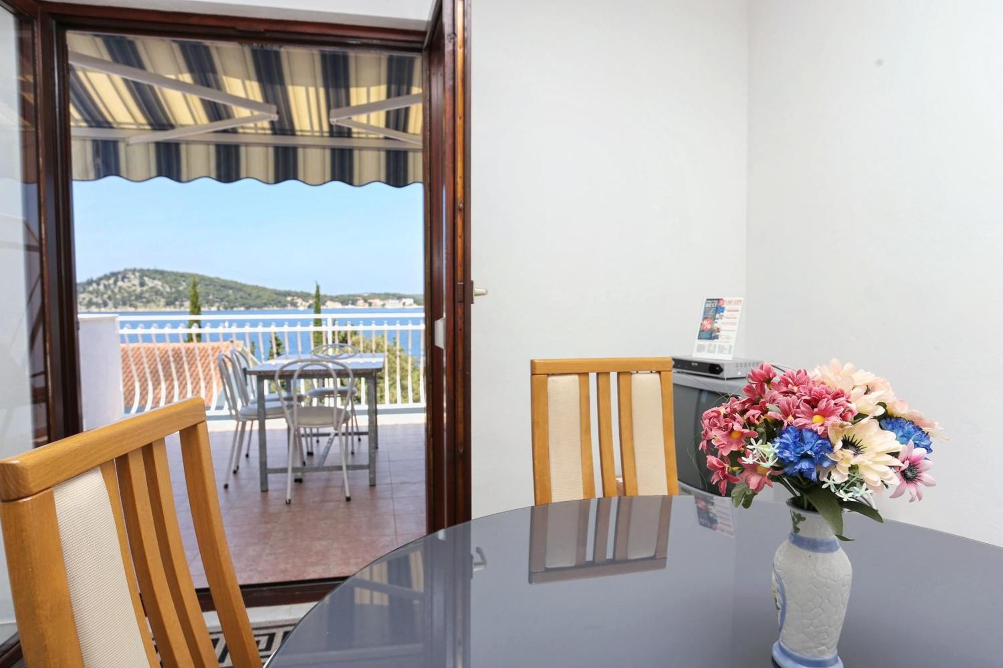 Family Friendly Seaside Apartments Razanj, Rogoznica - 10373 객실 사진