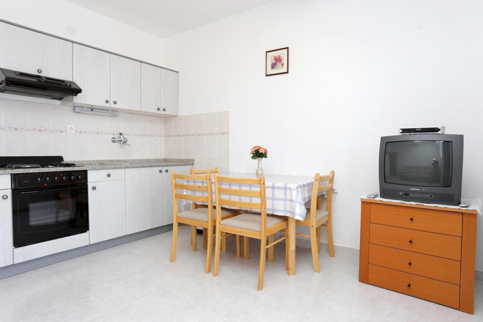 Family Friendly Seaside Apartments Razanj, Rogoznica - 10373 객실 사진