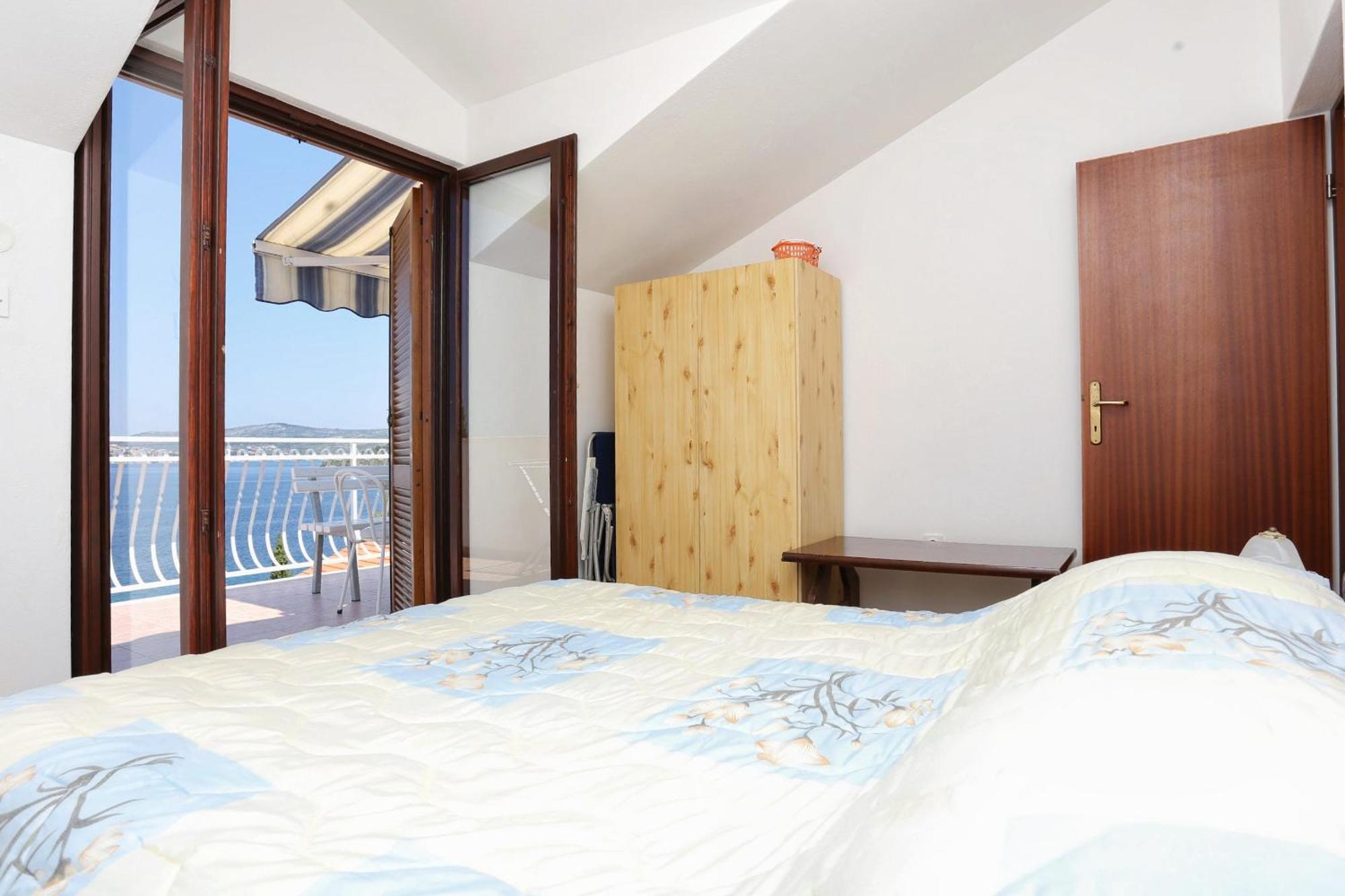 Family Friendly Seaside Apartments Razanj, Rogoznica - 10373 객실 사진