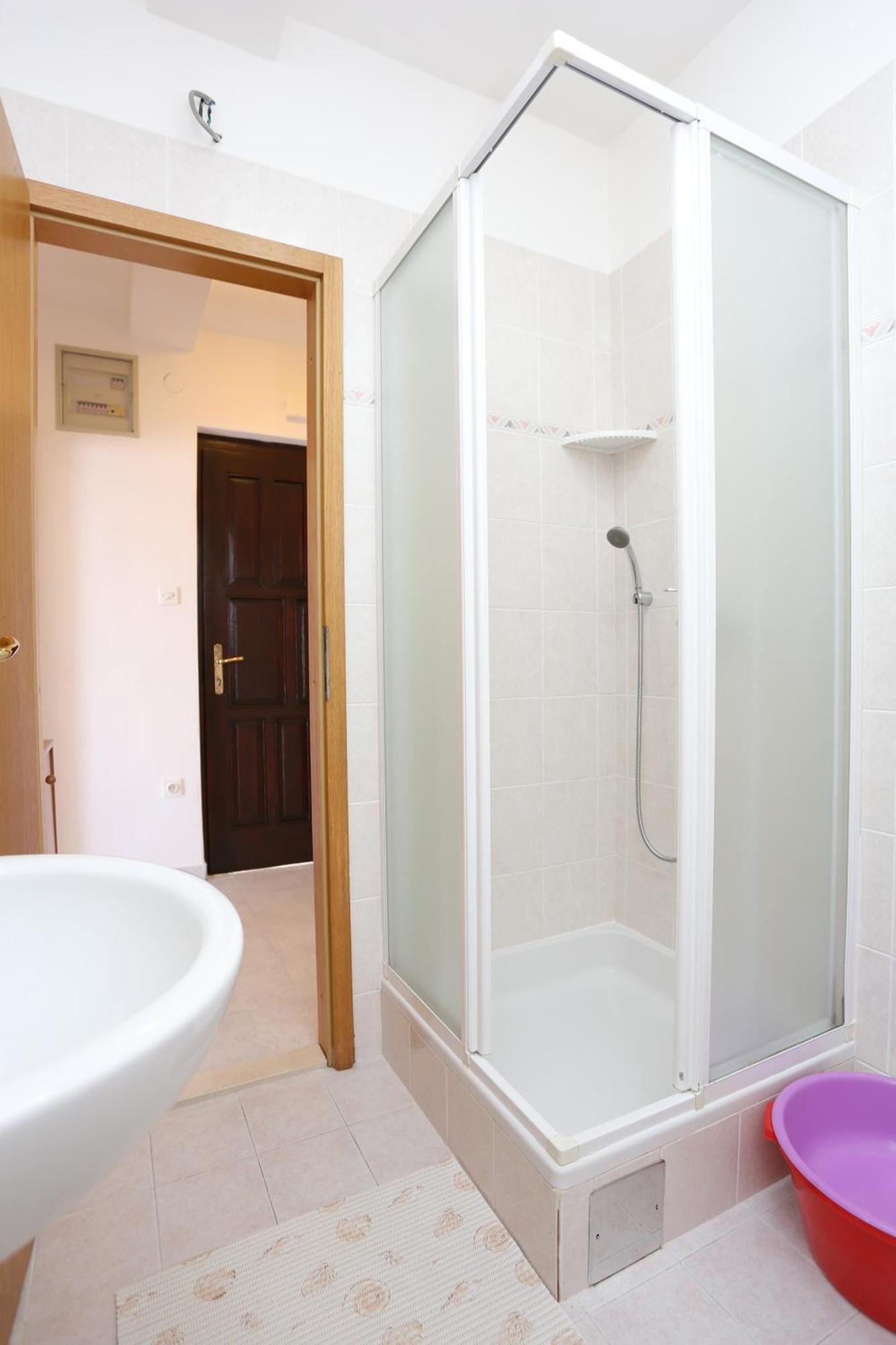 Family Friendly Seaside Apartments Razanj, Rogoznica - 10373 객실 사진