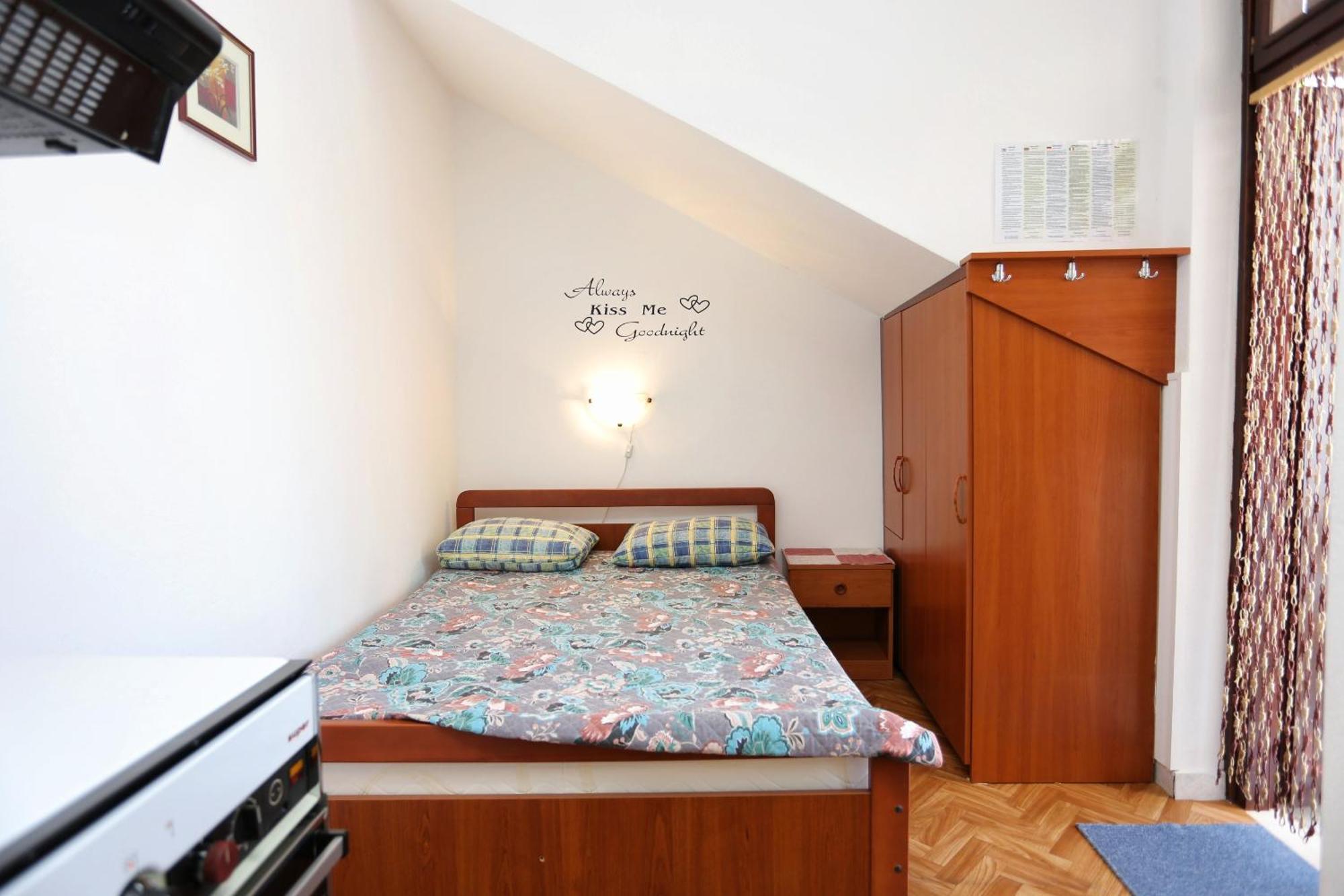 Family Friendly Seaside Apartments Razanj, Rogoznica - 10373 객실 사진